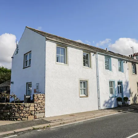 1 Park Nook Close *