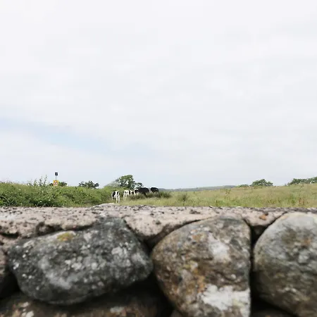 1 Park Nook Close *