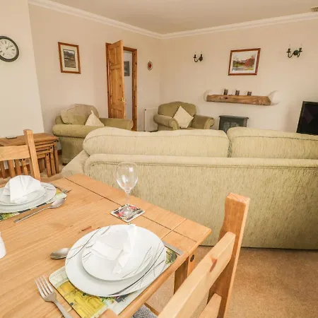 1 Park Nook Close